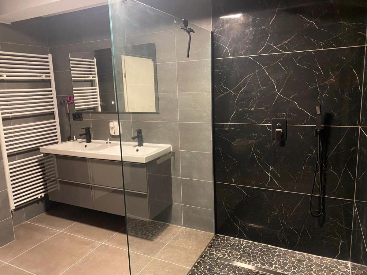 Cozy 120M² Apartment With 3 Bedrooms And 1 Home Cinema Useldange Zewnętrze zdjęcie
